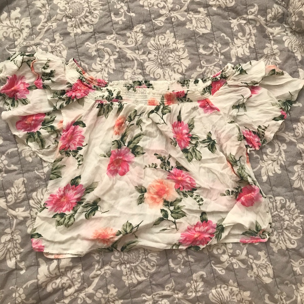 Off the shoulder crop